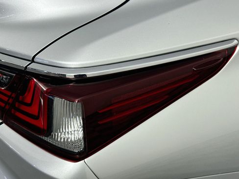 Used 2019 Lexus ES 350 w/ Premium Package FWD image 32
