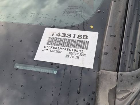 Used 2023 Toyota Highlander XSE FWD image 19