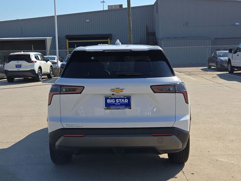 Used 2026 Chevrolet Equinox LT FWD image 5