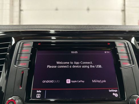 Used 2018 Volkswagen Beetle 2.0T FWD image 31