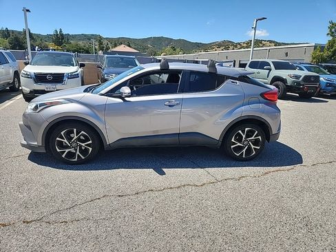 Used 2018 Toyota C-HR XLE image 2