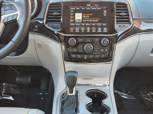 Used 2020 Jeep Grand Cherokee Summit image 16
