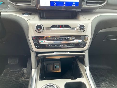 Used 2023 Ford Explorer XLT w/ Equipment Group 202A image 18