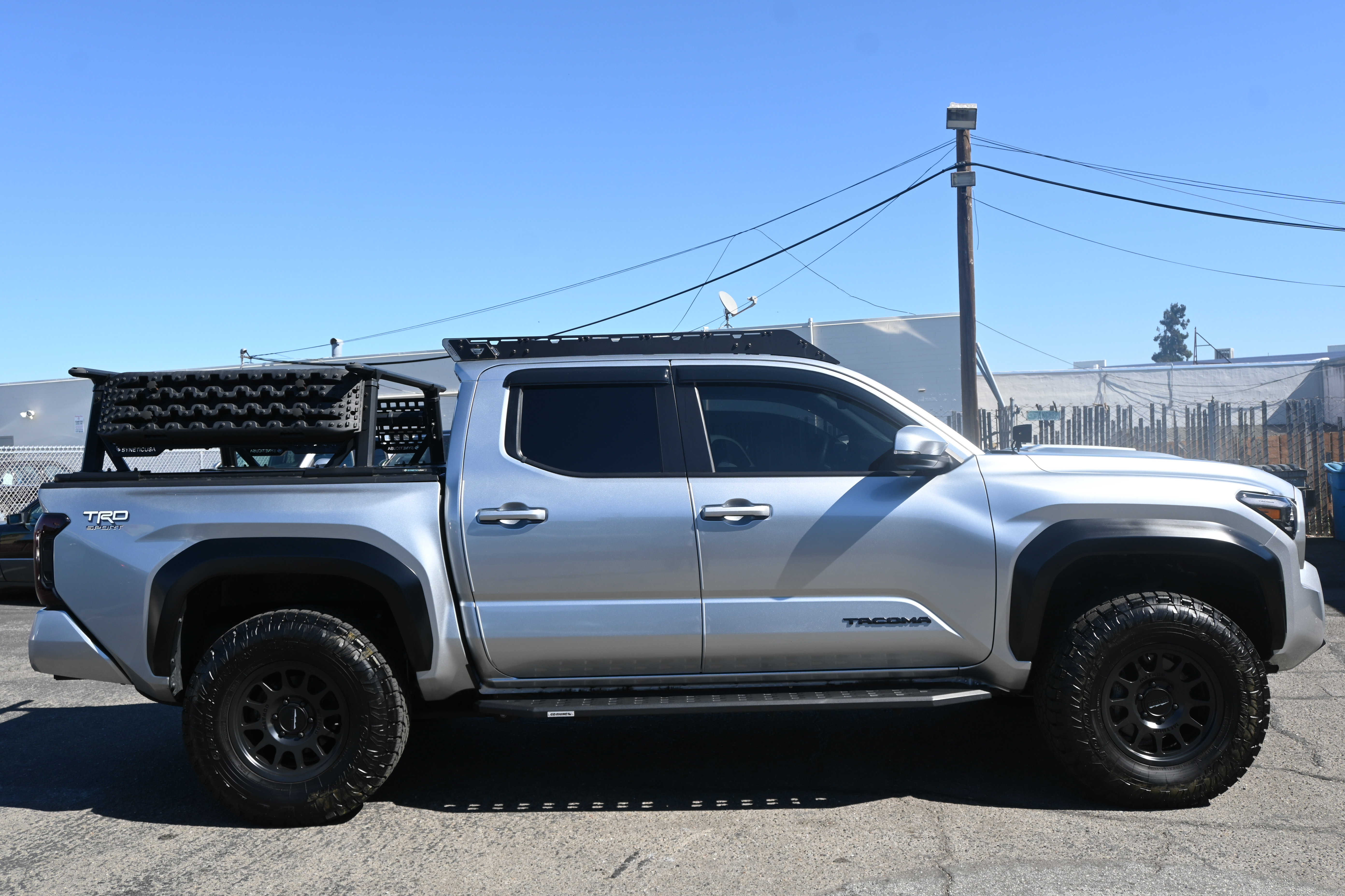 Used 2024 Toyota Tacoma TRD Sport w/ TRD Sport Upgrade Package AWD/4WD image 5
