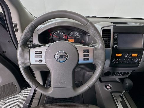 Used 2020 Nissan Frontier SV w/ Midnight Edition Floor Mats image 11