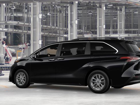 New 2026 Toyota Sienna XLE FWD image 5