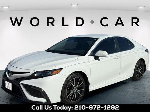 Used 2022 Toyota Camry SE FWD image 7