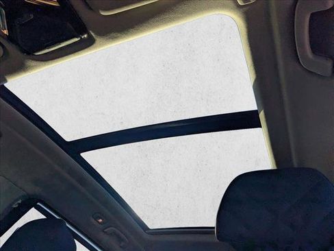 Used 2024 BMW X7 xDrive40i w/ Premium Package image 18