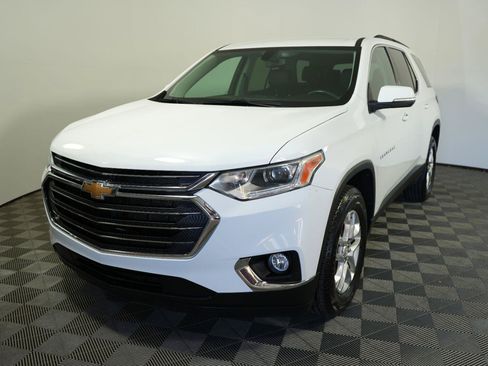 Used 2021 Chevrolet Traverse LT FWD image 2