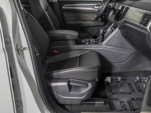 Used 2023 Volkswagen Atlas SE w/ Panoramic Sunroof Package image 47