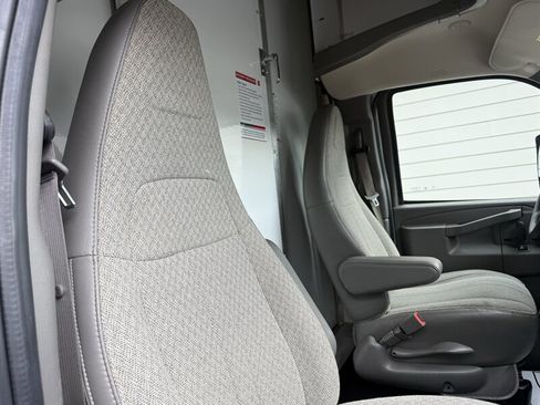 Used 2022 Chevrolet Express 3500 w/ Power Convenience Package RWD image 5
