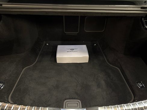 Used 2024 Bentley Flying Spur V8 image 32