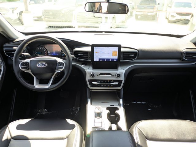 Used 2023 Ford Explorer XLT w/ Equipment Group 202A AWD/4WD image 19