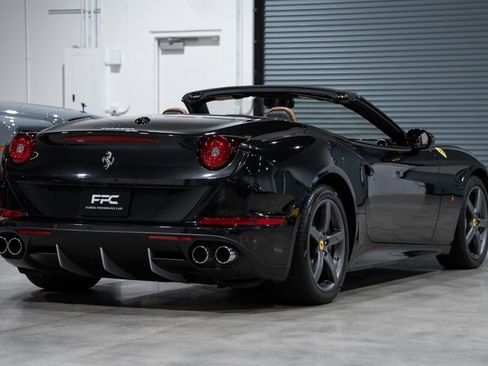 Used 2015 Ferrari California T image 6