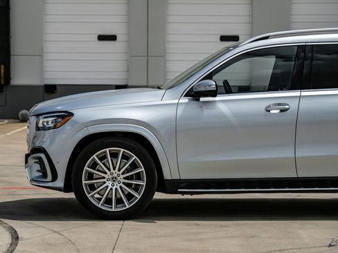 Used 2025 Mercedes-Benz GLS 580 4MATIC image 8