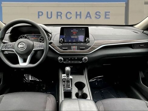 Used 2025 Nissan Altima 2.5 SV FWD image 9