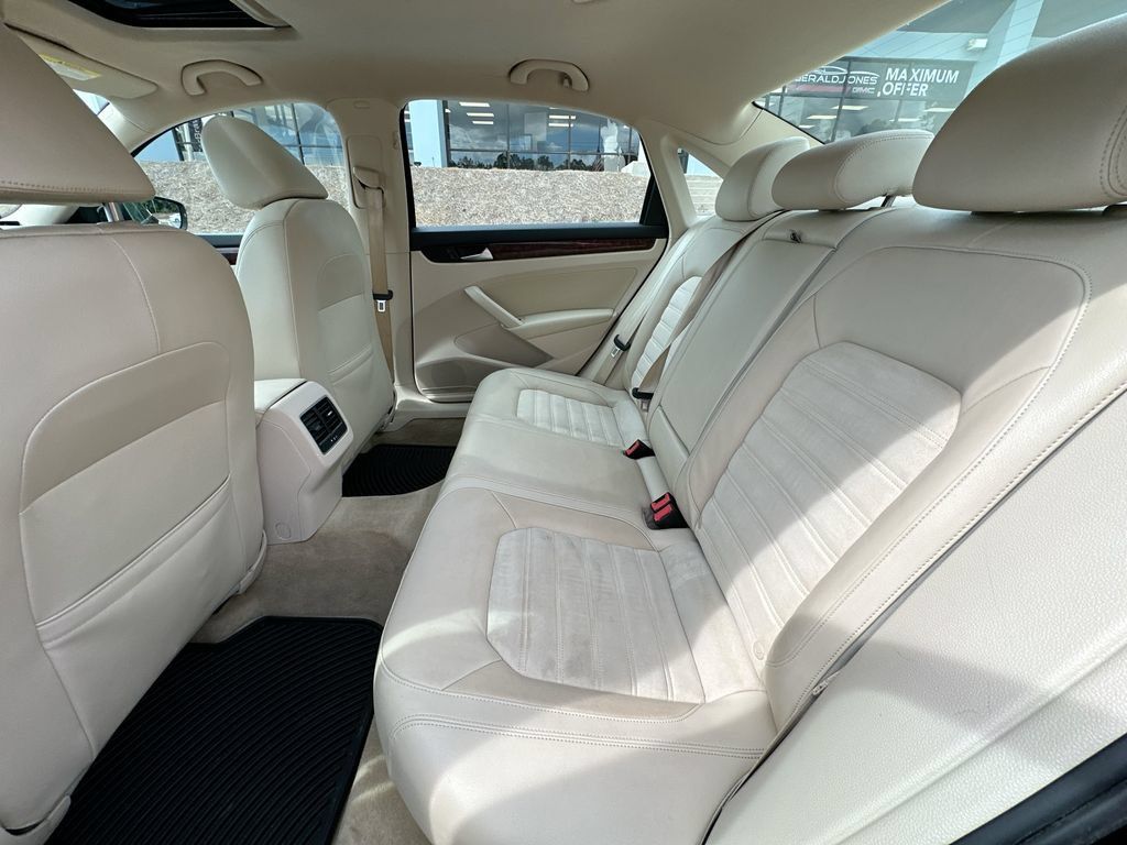 Used 2013 Volkswagen Passat TDI SEL Premium FWD image 4