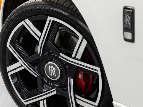 New 2026 Rolls-Royce Cullinan Black Badge image 28