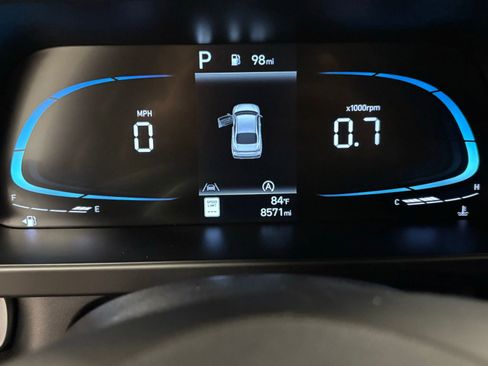 Certified 2025 Hyundai Elantra SE FWD image 9