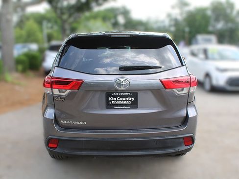 Used 2019 Toyota Highlander LE FWD image 8