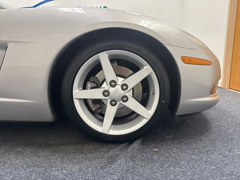 Used 2006 Chevrolet Corvette Coupe w/ Preferred Equipment Group RWD image 21