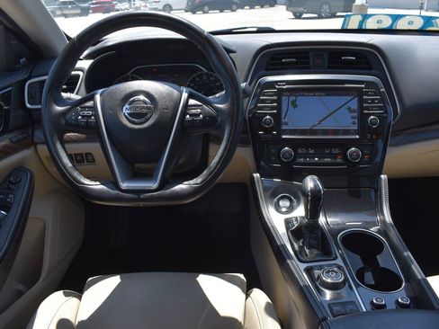 Used 2017 Nissan Maxima Platinum w/ Interior Lighting Package FWD image 18