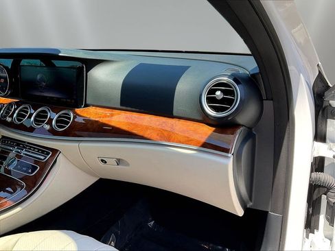 Used 2019 Mercedes-Benz E 300 4MATIC image 26