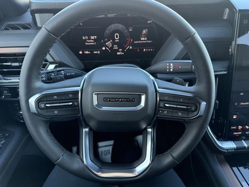 Used 2025 GMC Yukon XL Denali image 30