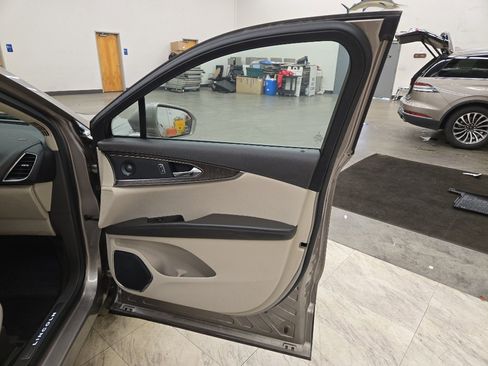 Used 2020 Lincoln Nautilus Reserve w/ Equipment Group 201A image 24