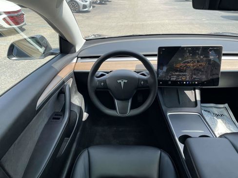 Used 2022 Tesla Model 3 RWD image 2