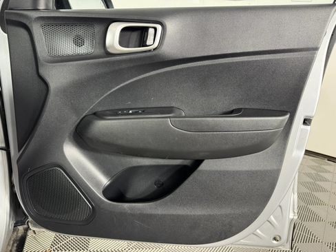 Used 2021 Hyundai Venue SEL FWD image 37