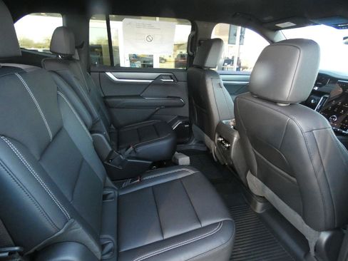 New 2026 GMC Acadia Elevation w/ Elevation Premium Package AWD/4WD image 16