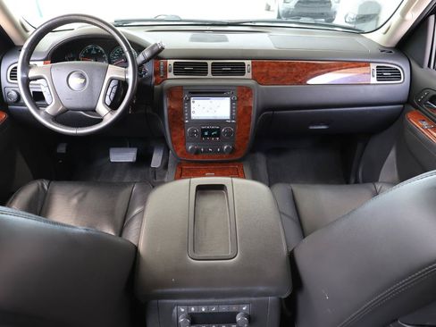 Used 2012 Chevrolet Suburban LTZ RWD image 16