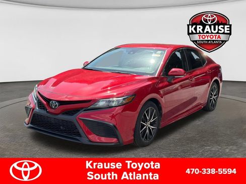 Used 2023 Toyota Camry SE FWD image 3