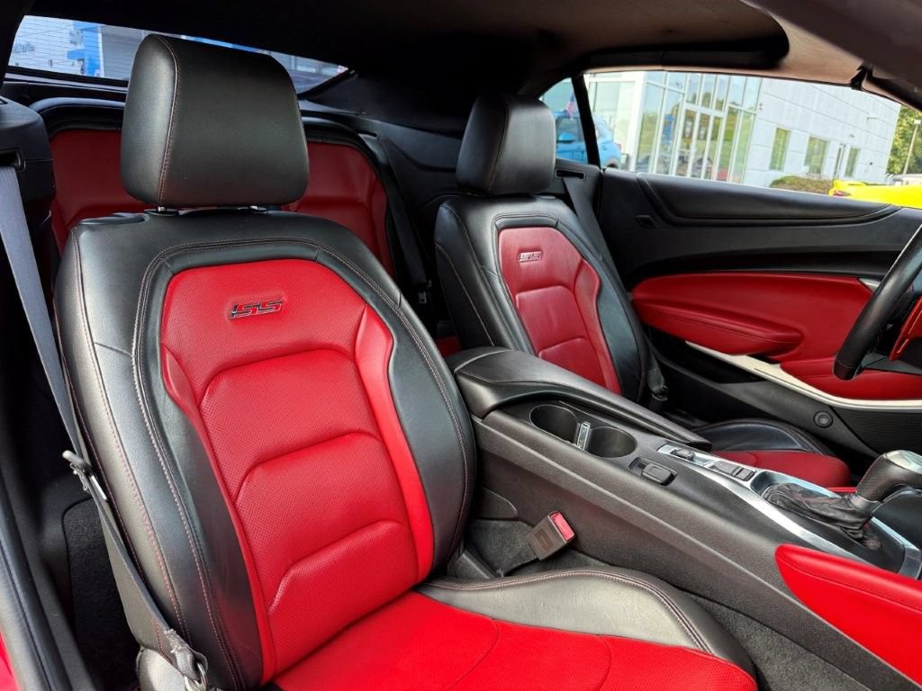 Used 2019 Chevrolet Camaro SS RWD image 25