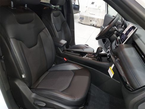 New 2026 Jeep Compass Latitude image 29