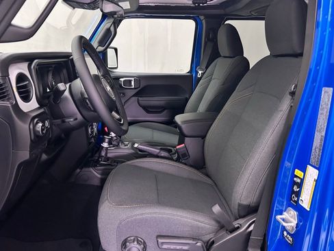 New 2025 Jeep Gladiator Sport image 13