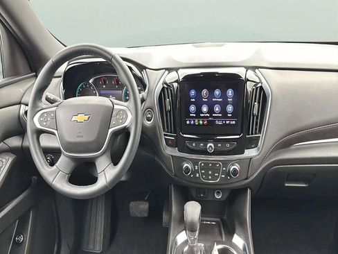 Used 2023 Chevrolet Traverse LT image 13