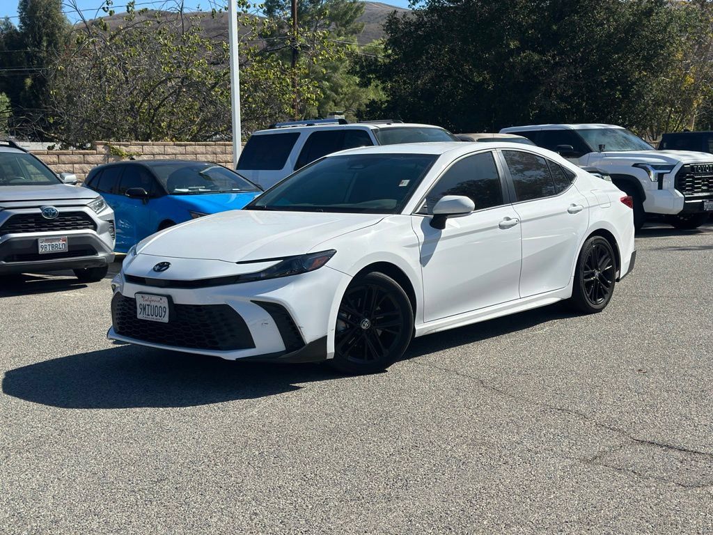 Used 2025 Toyota Camry SE FWD image 1