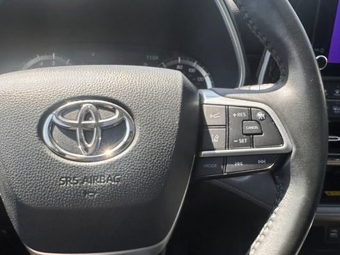 Used 2023 Toyota Highlander XLE FWD image 21