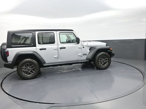 Used 2024 Jeep Wrangler Unlimited Sport AWD/4WD image 19