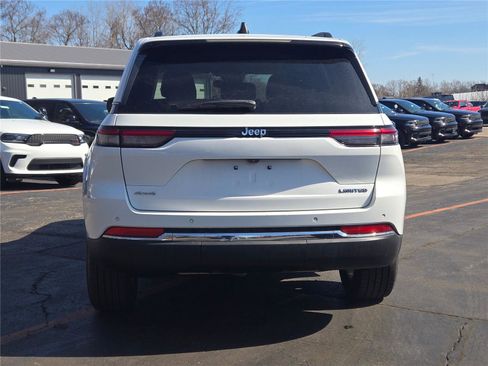 Used 2023 Jeep Grand Cherokee Limited image 11