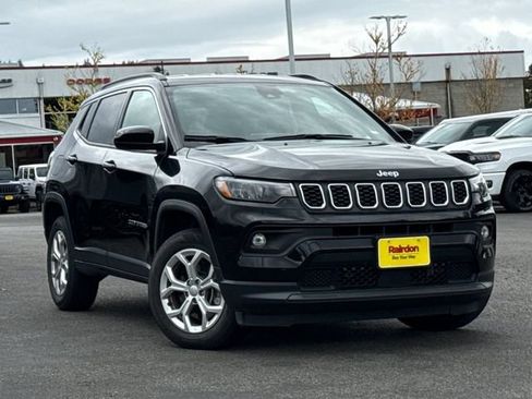 Used 2024 Jeep Compass Latitude AWD/4WD image 1