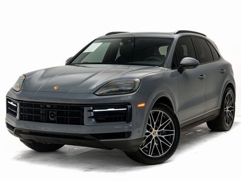 Used 2024 Porsche Cayenne image 1