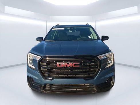 Used 2024 GMC Terrain SLE w/ Driver Convenience Package FWD image 8