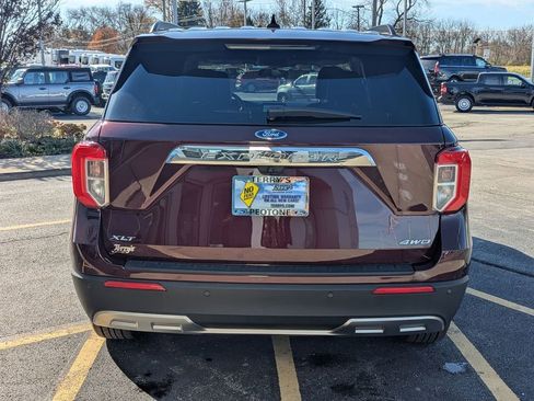 Used 2022 Ford Explorer XLT w/ Equipment Group 202A image 4