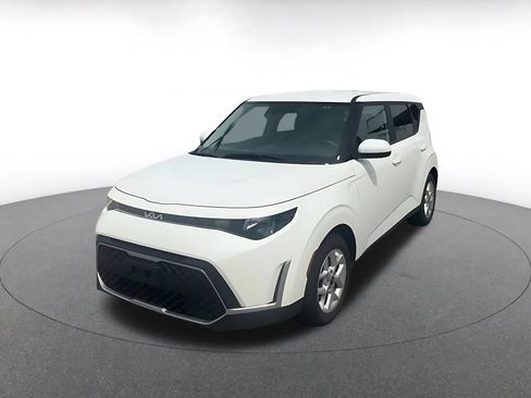 Used 2025 Kia Soul LX w/ LX Technology Package FWD image 6