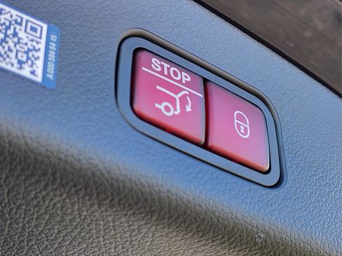 Certified 2026 Mercedes-Benz GLC 300 image 9