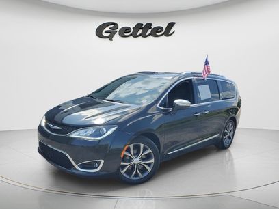 Used 2019 Chrysler Pacifica Limited w/ Tire & Wheel Group
