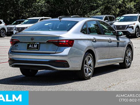 Used 2024 Volkswagen Jetta SE FWD image 6